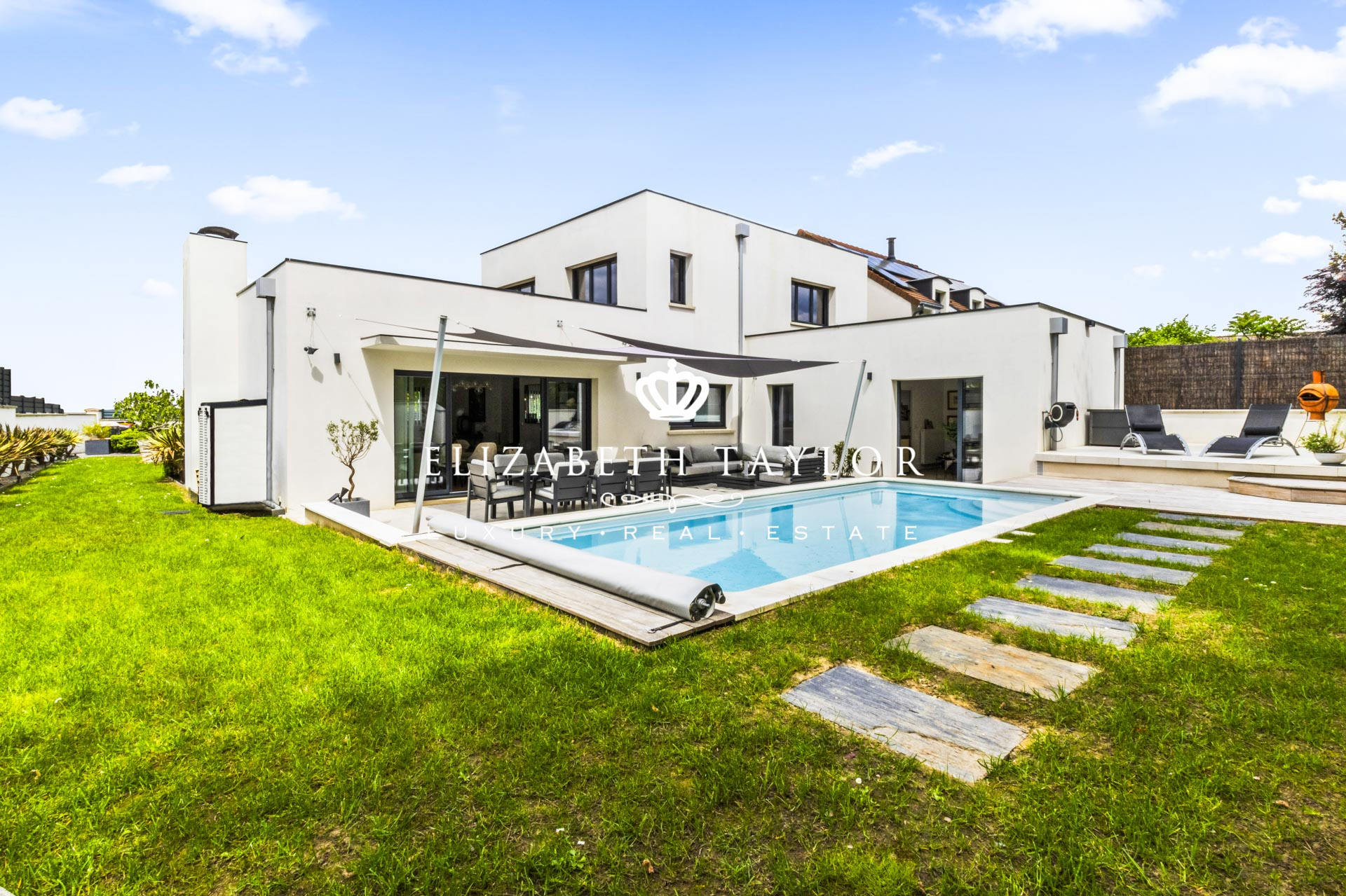 ORGEVAL MAISON D'ARCHITECTE AVEC PISCINE