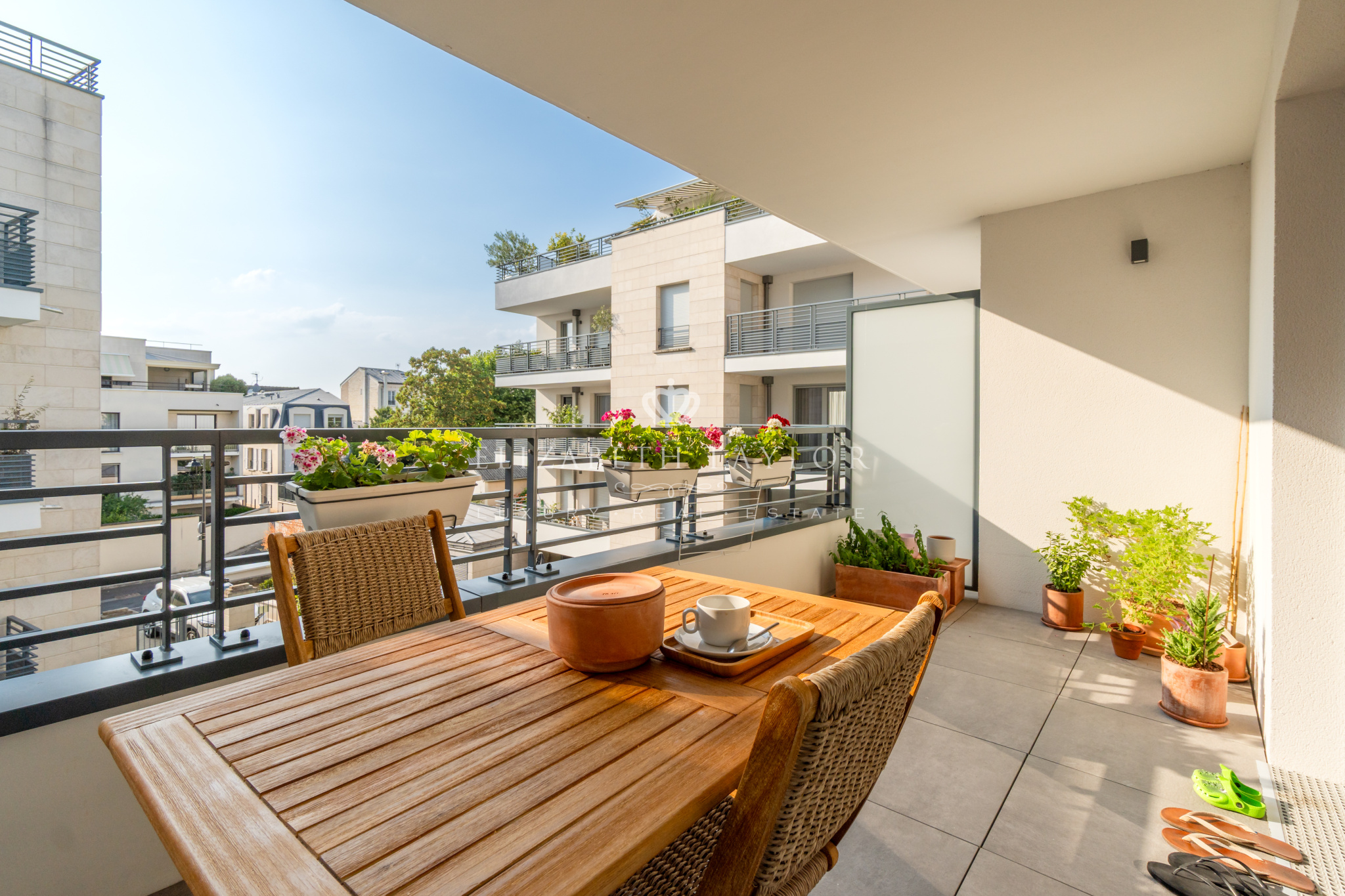 MAISONS-LAFFITTE HYPER CENTRE RESIDENCE DE HAUT STANDING