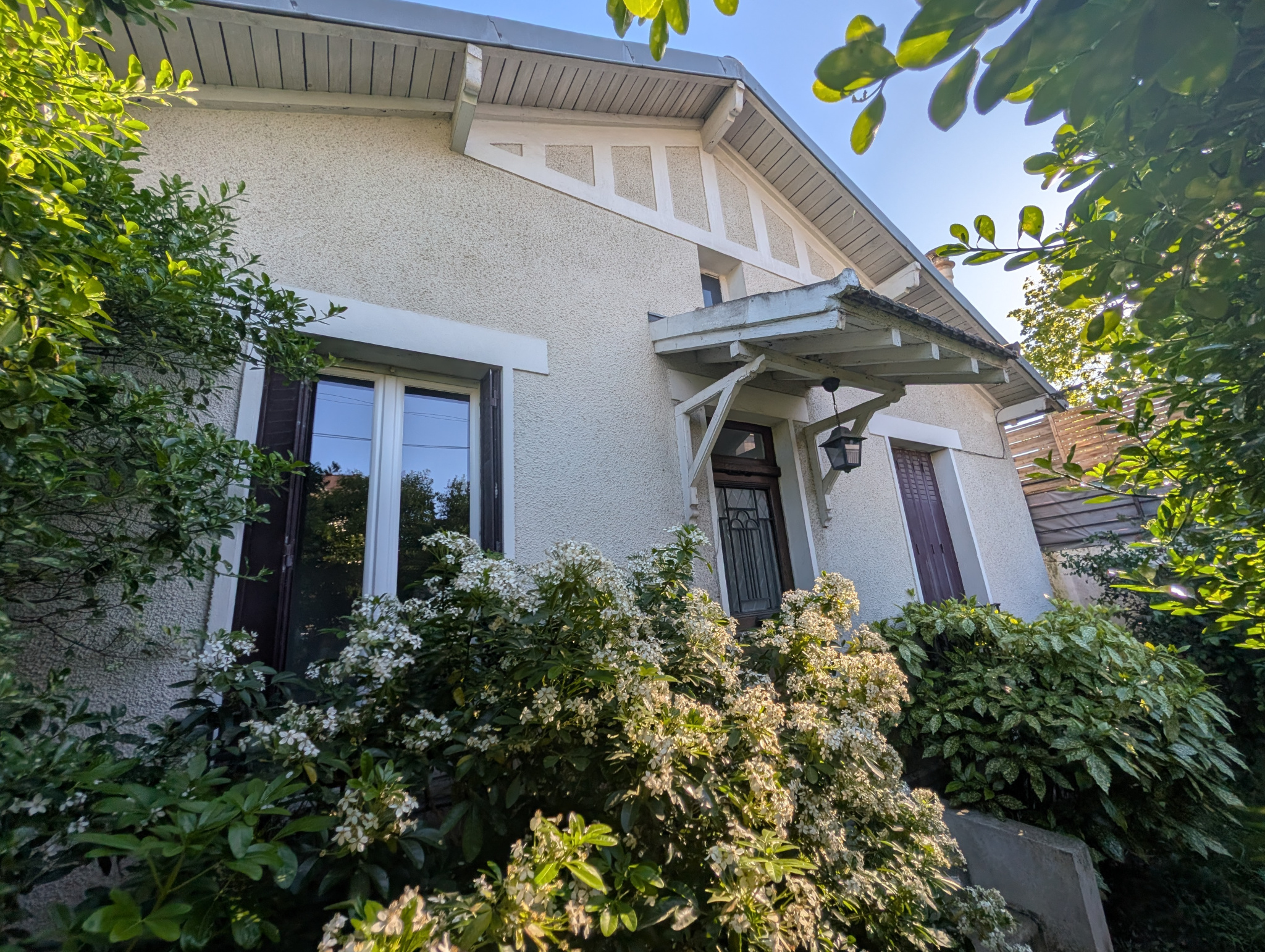 Rare au Vésinet   Maison à Rénover avec Jardin, 1 minute à pieds du RER A & du Parc des Ibis 468 000 €