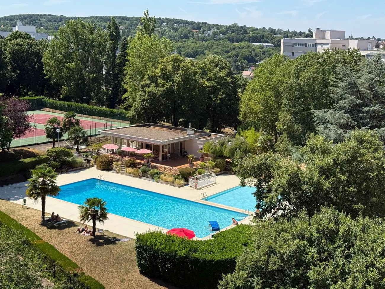MARLY-LE-ROI   PISCINE, TENNIS, ASCENSEUR ET IMMENSE BALCON FILANT DE 12 M2